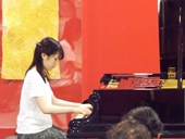 山野花穂さん(ピアノ)