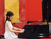 村松彩香さん(ピアノ)
